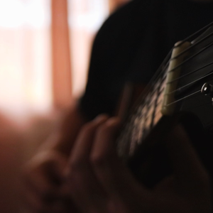 公车上双乳被两男人夹击小说
